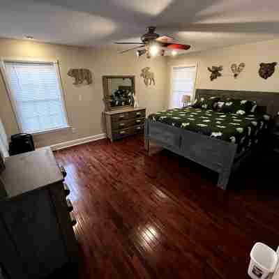 Kuntree Retreat by Beyond Expectations W Hot Tub Rooms