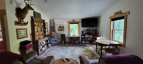 Cozy new built home for 2, country living with city near by