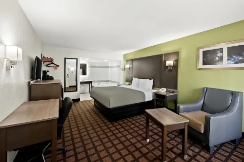 Quality Inn Raeford - Pet Friendly