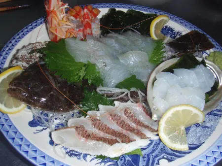 Uzushio Onsen Guesthouse Shirahasou Отели рядом с достопримечательностью «Uzu Hill Park»