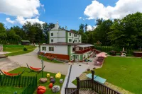 Fehér Sas Panzió és Étterem Hotels in Kirald