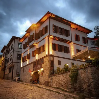 KOLAGASI Konak Hotels near İzzet Paşa Cami