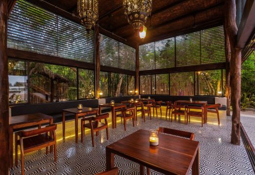 로투스 비치 호텔의 해변 전망 테라스