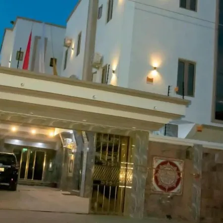 5 Star Saint Hotel