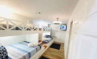 Stunning 4BD Jacuzzi - 4 Min To Beach Panama City
