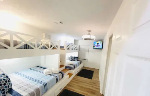 Stunning 4BD Jacuzzi - 4 Min To Beach Panama City