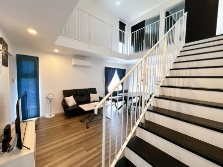 Monochrome Отели рядом с достопримечательностью «Senaha Beach»