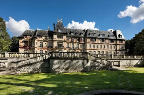 Château Jeanne & The Forest