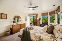 Hawaiian-style Oceanfront Villa - Outrageous Views, Beach Access, Ahh!