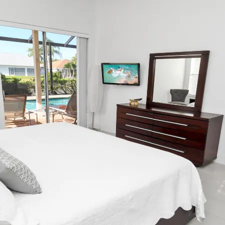 Altaira - Top Location, Lake View, Pool, Spa,4 Bed