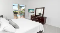 Altaira - Top Location, Lake View, Pool, Spa,4 Bed