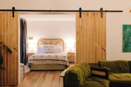 Banana Hut: Cosy, Spacious & Tranquil Отели рядом со станцией NAMBOUR RAILWAY STATION