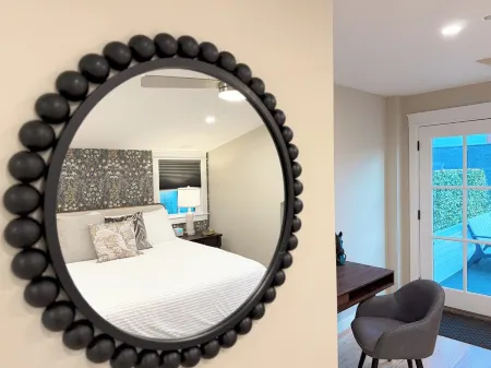 3BR Luxe ~ Elegant Design ~ DNTN ~ Deck ~ Parking Отели рядом с достопримечательностью «St. John's Episcopal Church»