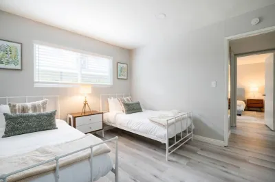 Explore Downtown Alhambra Hotels near Alhambra Unified School District