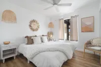 5Bd Desert Oasis Sleeps 13. Cold Plunge, Heated Pool, Jacuzzi, Games, +Amenites