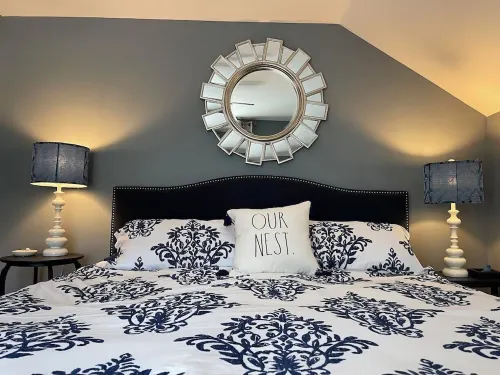 Cozy Condo in Downtown Ellicottville -walk to town, king bed, fully stocked