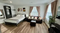 Spacious Family/Pet-Friendly Home + Attached Studio near Park and Community Pool H-E-B附近的飯店