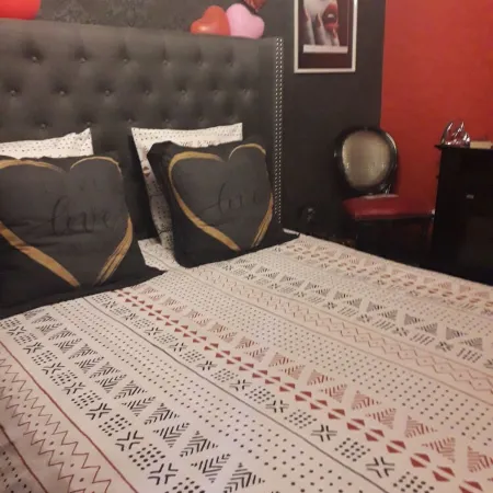 LOVE ROOM Red and black Отели в г. Барр