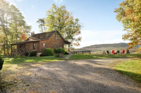 Mountain View Retreat - Fireplace, Grill, Fire Pit Отели в г. По По