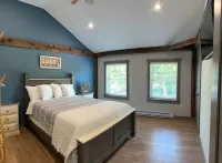 ADK Retreat - Northern Lake George - Sleeps 8 - Boating, Hiking, & History