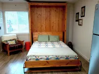 Horse-Heaven Cowgirl-Chic Bunkhouse on Baker Creek, 10 mins from Bozeman Airport