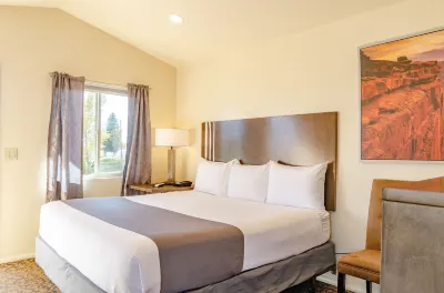 Mountain Ridge Cabins & Lodging Between Bryce and Zion National Park