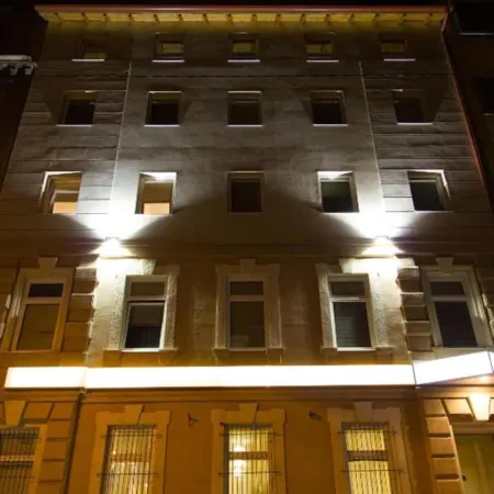 Six Inn Hotel Budapest Отели рядом с достопримечательностью «04. Уйпешт»