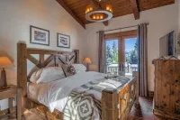 Charming 3-bedroom log cabin with Hot Tub and fitness room in delightful Big Sky