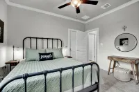 Stunning Luxury Home on Lake LBJ! Hotels in Horseshoe Bay