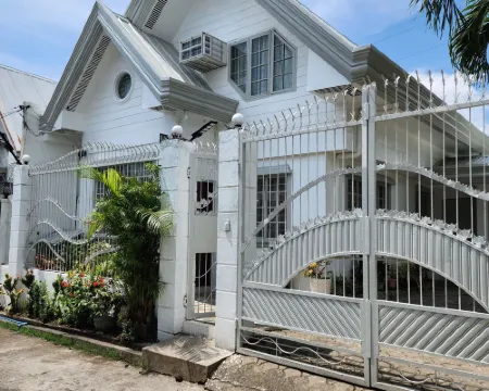 ラグジュアリーホーム コタバトのホテル