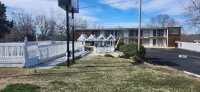 Twin Lakes Inn