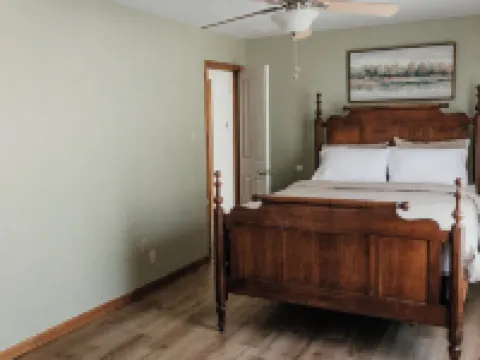 ClubDivot - A Modern Farm Style  Home with Pool and Backyard Bar Hoteles en Vineland