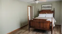 ClubDivot - A Modern Farm Style  Home with Pool and Backyard Bar - Bathtub