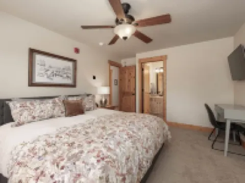 Cozy Pet & Family-Friendly Condo Near Winter Park•Heated Garage•Trails•Sleeps 6 Hoteles en Fraser