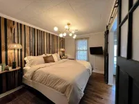 The Downtown Flat at Creekside