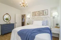 Beautifully renovated cottage in historic downtown & near colleges
