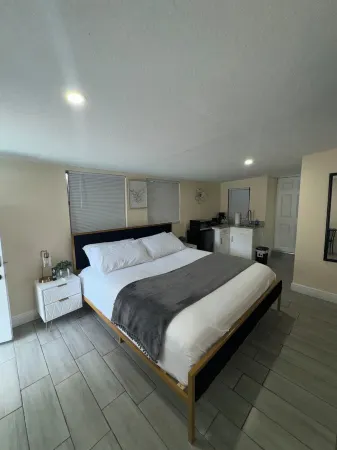 Welcome to our charming studio, perfectly located near Tampa Bay's attractions.