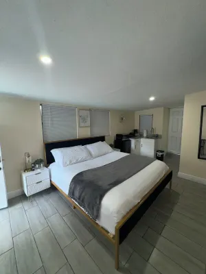 Welcome to our charming studio, perfectly located near Tampa Bay's attractions.