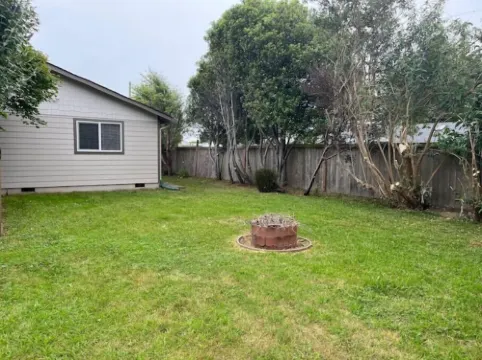 The Bluff House ~Upgraded & Close to town II Hotels in McKinleyville