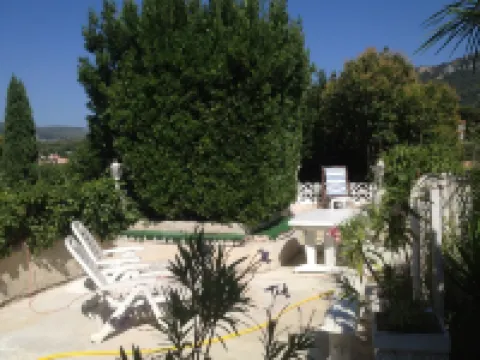 Bougainvillea full center in villa T2 58m2 terrace / garden + private garage