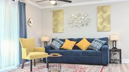 Cute Apartment Near the Airport-9B