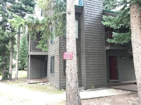 Eagle Point Resort Condo steps from Lodge & Ski Lift!