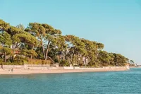 Seafront apartment on the Marina de Cassy Hotels in Lanton