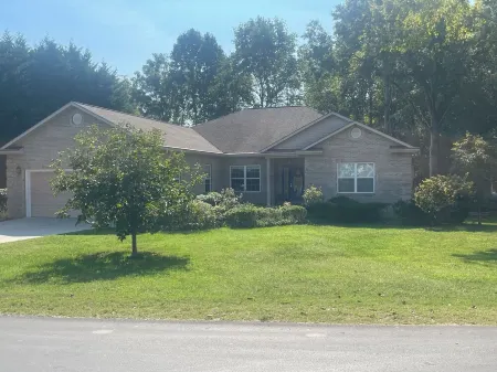 Central Tellico Village house with WiFi, AC on  serene small cul-de-sac location