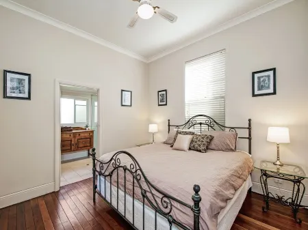 Stallard Cottage - Lovely Family/Group Accom Отели в г. Гамильтон