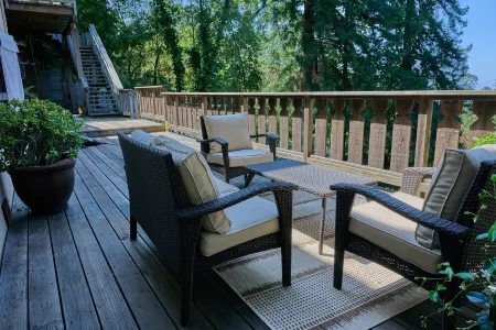 Peaceful Berkeley Hills Studio - Bay View + Private Deck + Prime Location