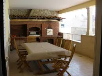 Family Home '' House Stone Hall ''