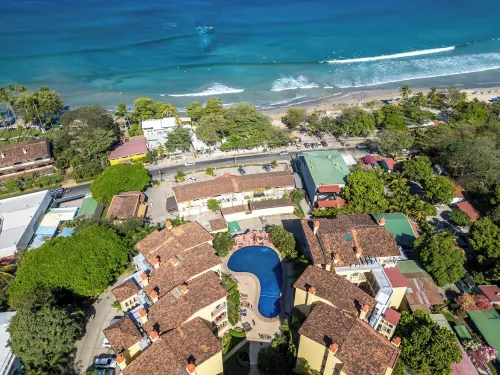 Spacious 2-bedroom apartment in the heart of Tamarindo! 타마린도 호텔