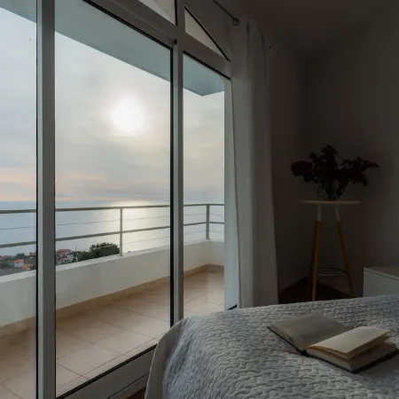 Casa Oliva-Panorama: Large designer apartment, fantastic views, heated pool