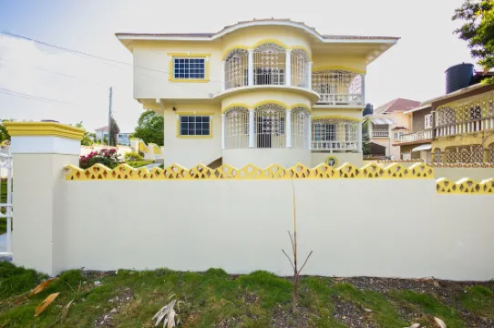 Entire Home in Discovery Bay, St. Ann Hoteles en Discovery Bay